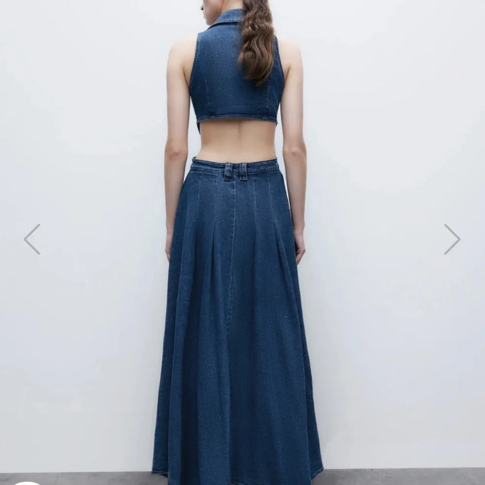 Urban revivo CUT-OUT SLEEVELESS LAPEL DENIM DRESS - Picture 3 of 5